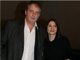 Mandina udovica se skinula u bikini: Uživa za sve pare na moru, u društvu Mlađeg kolege..Kad vidite ko je u pitanju zinut ćete od šoka (FOTO)