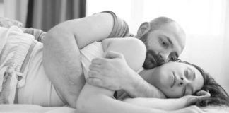 Šta znači ako žena tokom intimnog odnosa samo leži i pasivno se ponaša, prema psihologiji Šta znači ako žena tokom intimnog odnosa samo leži i pasivno se ponaša, prema psihologiji - featured image