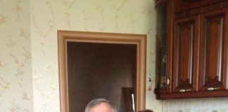 Više od 30 godina moj me muž svake večeri tjerao da pijem iz iste neoznačene boce. Mislila sam da me toliko mrzi da me polako truje — ali šest dana nakon njegove smrti liječnik je zaključao vrata…