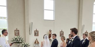 Mladoženja je prepoznao majku koju je mladenka pokušala sakriti Mladoženja je prepoznao majku koju je mladenka pokušala sakriti - featured image