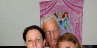 „Svake noći, moj deda me je krišom vodio u svoju sobu… Ali kada je moja majka otkrila zašto je to radio, nije mogla da izdrži i briznula je u plač.“ „Svake noći, moj deda me je krišom vodio u svoju sobu… Ali kada je moja majka otkrila zašto je to radio, nije mogla da izdrži i briznula je u plač.“ - featured image