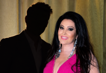 Dragana više neće biti sama, on D0LAZl u dvorac Ebenfur:MLAD I POZNAT PJEVAČ svi ga znate: sin joj može biti sram je biIo, zbog njega se i razvela pa okriviIa Tonija!
