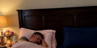 Suprug me zamolio da zamijenimo strane kreveta nakon 17 godina braka – tri noći kasnije otkrila sam zašto.