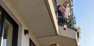 Tri puta sam zamolila susjeda da prestane bacati vrećice čaja na moj balkon, ali nije se još dugo smijao