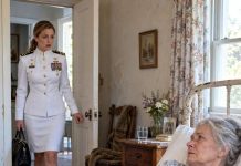 Vratila sam se kući iz Katara i pronašla svoju majku zaključanu u sobi poput zatvorenice — izgladnjelu, slabu i potpuno zaboravljenu, dok je obitelj mog muža trošila svaki cent koji sam slala za njezinu skrb. Moj muž me pogledao ravno u oči i rekao: „Nemoj od ovoga praviti tragediju dok si tisućama kilometara daleko.“
