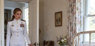 Vratila sam se kući iz Katara i pronašla svoju majku zaključanu u sobi poput zatvorenice — izgladnjelu, slabu i potpuno zaboravljenu, dok je obitelj mog muža trošila svaki cent koji sam slala za njezinu skrb. Moj muž me pogledao ravno u oči i rekao: „Nemoj od ovoga praviti tragediju dok si tisućama kilometara daleko.“