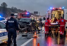 Teška nesreća u Južnoafričkoj Republici: Najmanje 21 osoba poginula u sudaru tri vozila Teška nesreća u Južnoafričkoj Republici: Najmanje 21 osoba poginula u sudaru tri vozila - featured image
