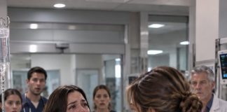 Dok je moj muž ležao na intenzivnoj nakon prometne nesreće, njegova majka priznala je da mjesecima zna za trudnu ljubavnicu, ali tek kad sam otvorila zajedničke račune i dokumente koje je skrivao u kućnom uredu shvatila sam da nije pripremao samo novi odnos — pripremao je novi život mojim novcem
