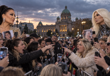 „Zašto se fanovi Cece i Karleuše svađaju već 20+ godina zbog žena koje uopšte ne poznaju?“