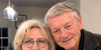 Moja je majka godinama skrivala ruke ispod dugih rukava. Jednog dana više nisam mogla izdržati i upitala sam: „Je li te tata udario?“ Oči su joj se istog trena napunile suzama. Zatvorila je vrata, pogledala me i rekla nešto što me užasnulo… Moja je majka godinama skrivala ruke ispod dugih rukava. Jednog dana više nisam mogla izdržati i upitala sam: „Je li te tata udario?“ Oči su joj se istog trena napunile suzama. Zatvorila je vrata, pogledala me i rekla nešto što me užasnulo… - featured image