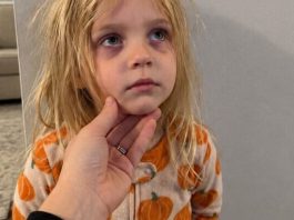🥺👉💔 „TATA, MOLIM TE, NEMOJ ME SUTRA VODITI U ŠKOLU…“ Mislio sam da moja šestogodišnja kći jednostavno ne želi ići u školu. Ali jedne večeri primijetio sam tamni trag na njezinoj ruci. Pokušala ga je sakriti, a onda me pogledala ravno u oči i rekla nešto zbog čega sam samo sjeo na pod i zaplakao… 😨👇‼️