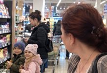 😱💔 U supermarketu sam vidjela dva dječaka koji su izgledali potpuno isto kao moj sin. Pet minuta kasnije otkrila sam tajnu koja je uništila moju obitelj.