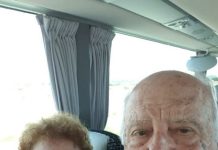 Nakon 61 godine braka, suprug i ja prvi smo put zajedno krenuli na putovanje. Tijekom vožnje autobus se zaustavio, a moj suprug rekao je da ide na WC. Ali nikada se nije vratio. Kad mi je vozač prišao i pokazao snimku na svom telefonu, vidjela sam što je moj suprug učinio. Noge su mi klecnule od užasa i izgubila sam svijest…