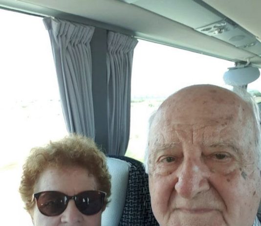 Nakon 61 godine braka, suprug i ja prvi smo put zajedno krenuli na putovanje. Tijekom vožnje autobus se zaustavio, a moj suprug rekao je da ide na WC. Ali nikada se nije vratio. Kad mi je vozač prišao i pokazao snimku na svom telefonu, vidjela sam što je moj suprug učinio. Noge su mi klecnule od užasa i izgubila sam svijest…