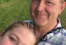 Otišla sam u šumu sa svojim ocem. Odjednom me je zgrabio za ruku i rekao: „Konačno smo sami. Dođi ovamo, da te poljubim. Toliko dugo sam želeo ovo da uradim.“ Užasnuta, pokušala sam da se izmaknem. Ali moj otac je prišao bliže, uhvatio me za ramena i šapnuo: „Ne boj se, dušo. Tvoja majka nikada neće saznati šta se dogodilo između nas.“ Počela sam da drhtim. A kada je rekao: „Čekao sam 19 godina na ovaj trenutak“,…