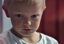 RANI ZNAKOVI AUTIZMA KOJE RODITELJI NE PREPOZNAJU NA VRIJEME: Sve počinje s ovim svakodnevnim rutinama